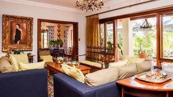 Sala de estar en el lobby