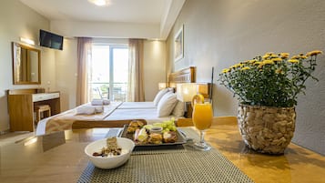 Studio Superior | Tirai kedap cahaya, setrika/meja setrika, dan tempat tidur bayi gratis