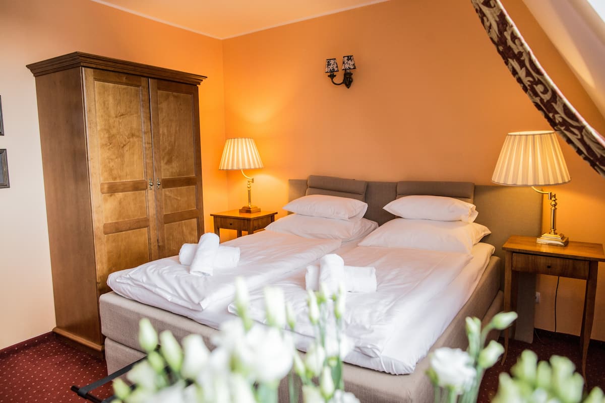 Habitación Confort con 1 cama matrimonial o 2 individuales | Minibar, escritorio, insonorización y cunas gratuitas