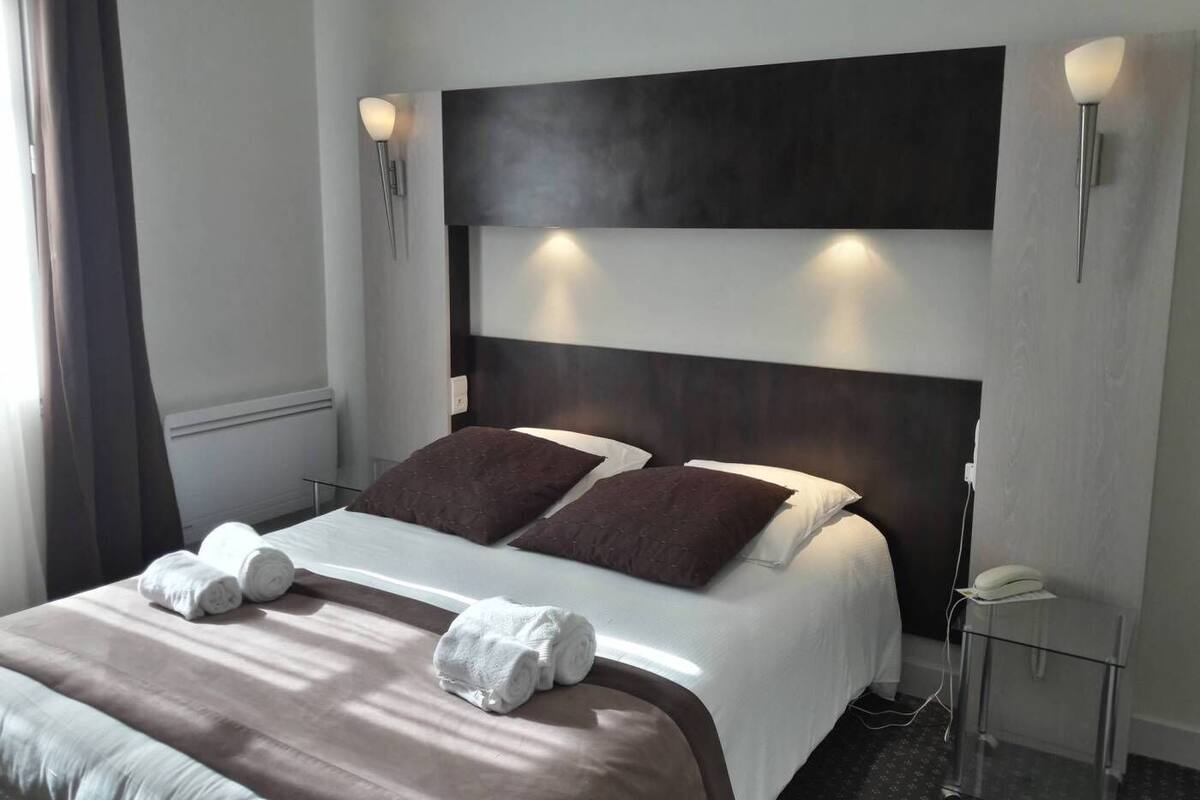 Desk, iron/ironing board (on request), WiFi (free), bed sheets