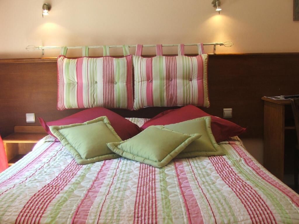 Desk, iron/ironing board (on request), WiFi (free), bed sheets