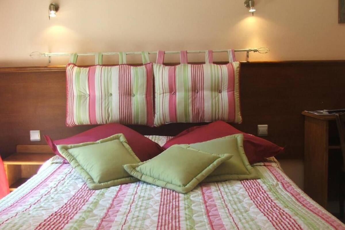 Desk, iron/ironing board (on request), WiFi (free), bed sheets