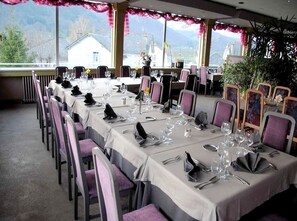 Buffet déjeuner (8 EUR par personne)