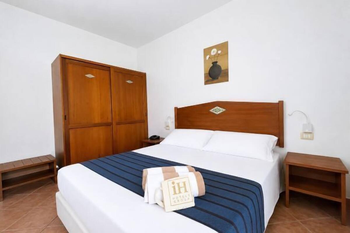 Minibar, in-room safe, desk, soundproofing