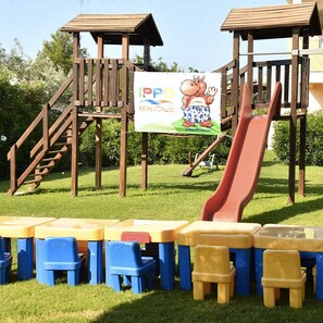 Children’s play area – outdoor