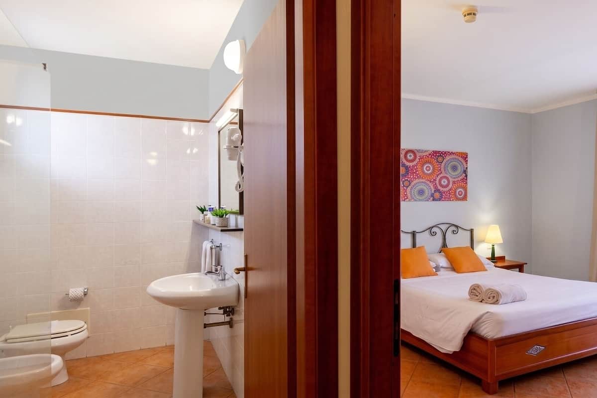 Standard Double Room | Minibar, in-room safe, desk, soundproofing
