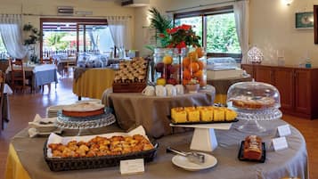 Tägliches Frühstücksbuffet gegen Gebühr