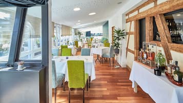 Breakfast, lunch, dinner served; French cuisine