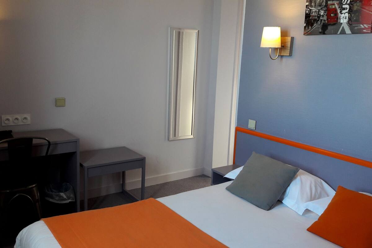 desk, blackout curtains, free wifi