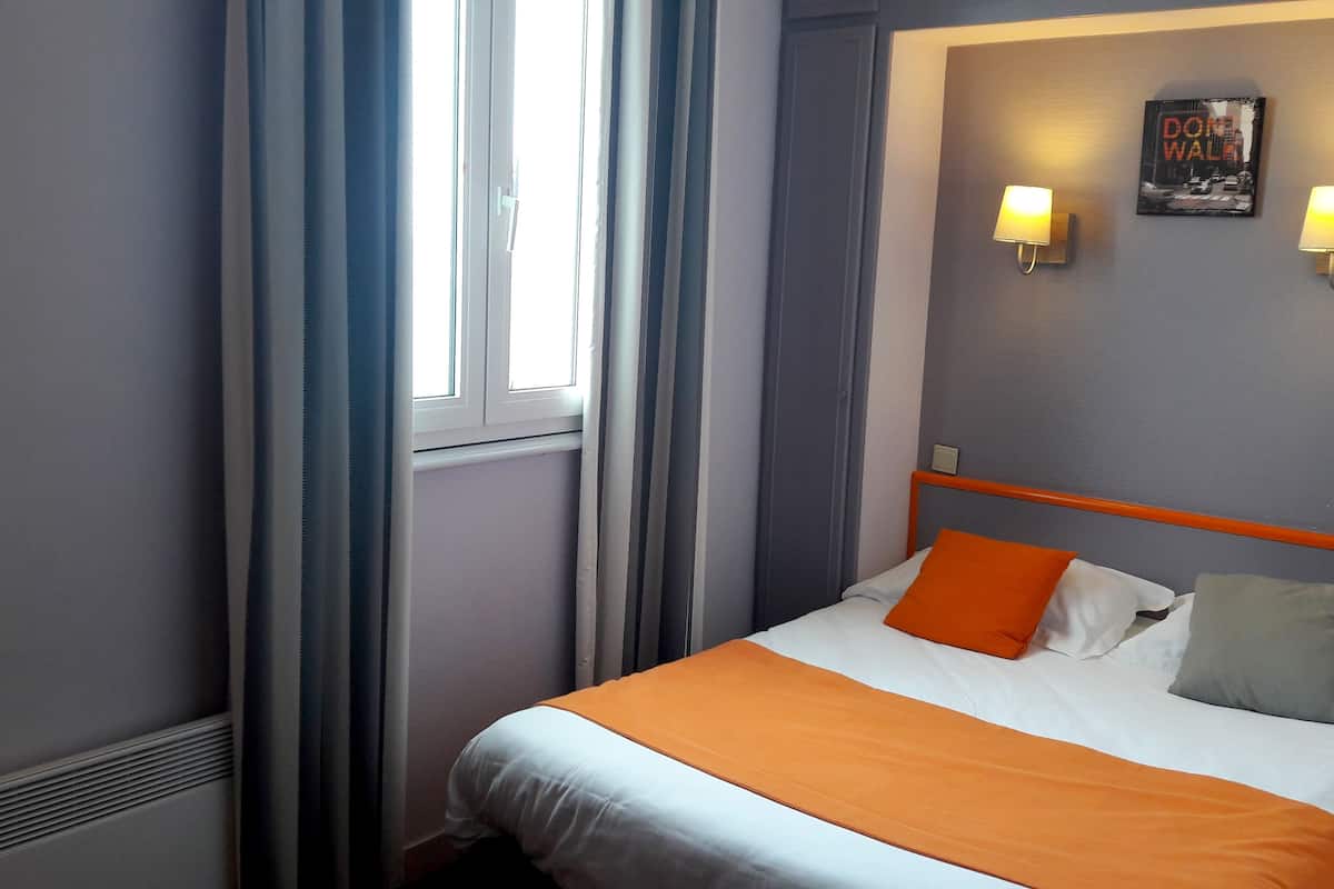 desk, blackout curtains, free wifi