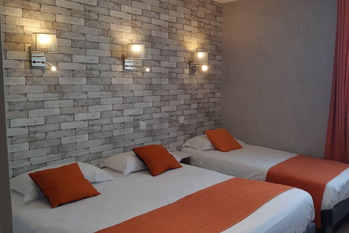 triple room | desk, blackout curtains, free wifi