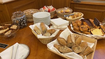 Daily buffet breakfast (EUR 11 per person)