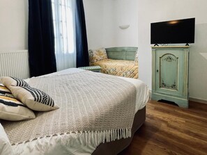 Superior Room | In-room safe, desk, soundproofing, free WiFi - Logis Hôtel Restaurant La Tête Noire (Autun)