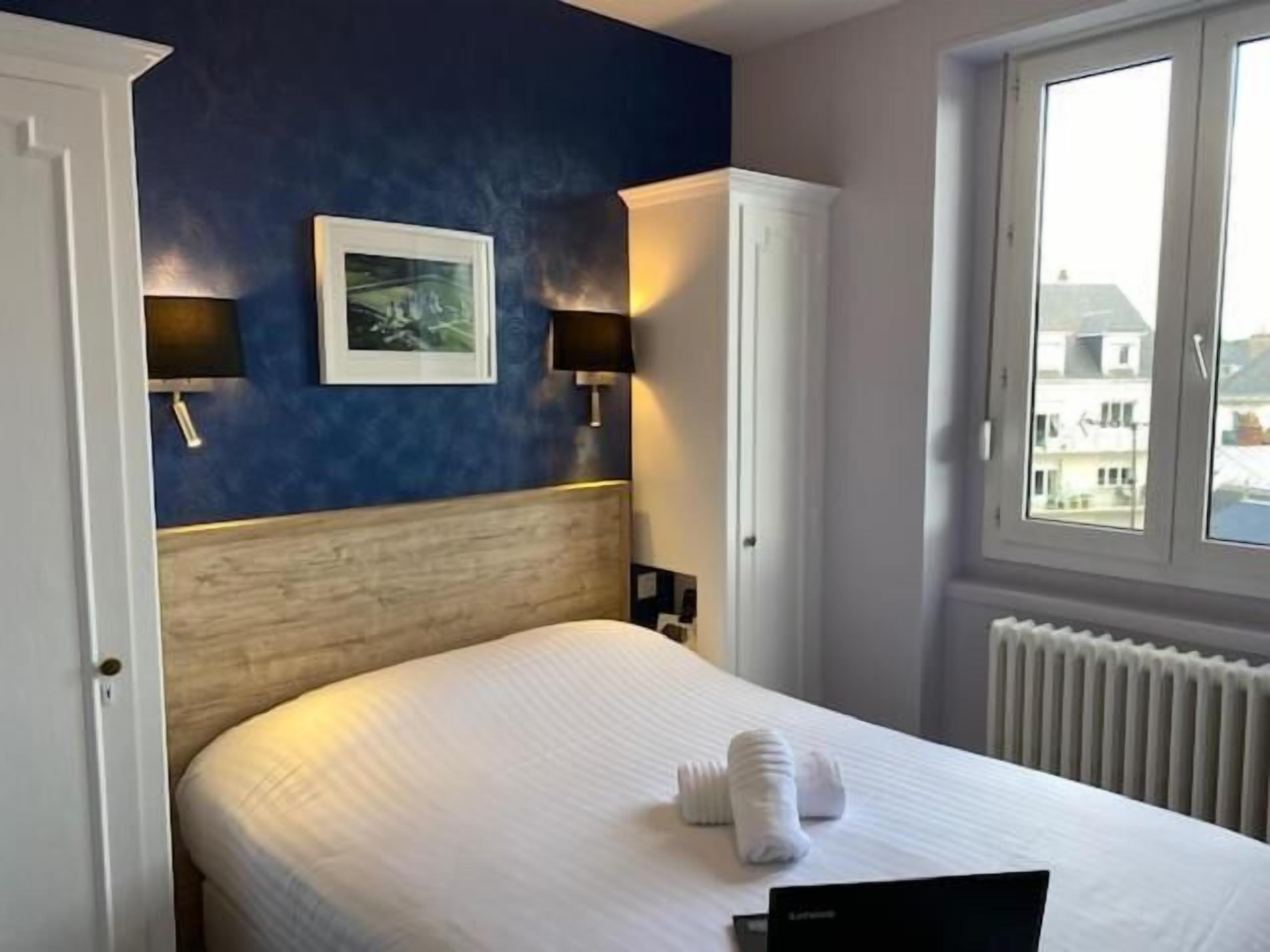 economy double room | in-room safe, desk, soundproofing, free wifi