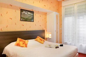 Habitación doble superior | Caja de seguridad en la habitación, escritorio y insonorización 