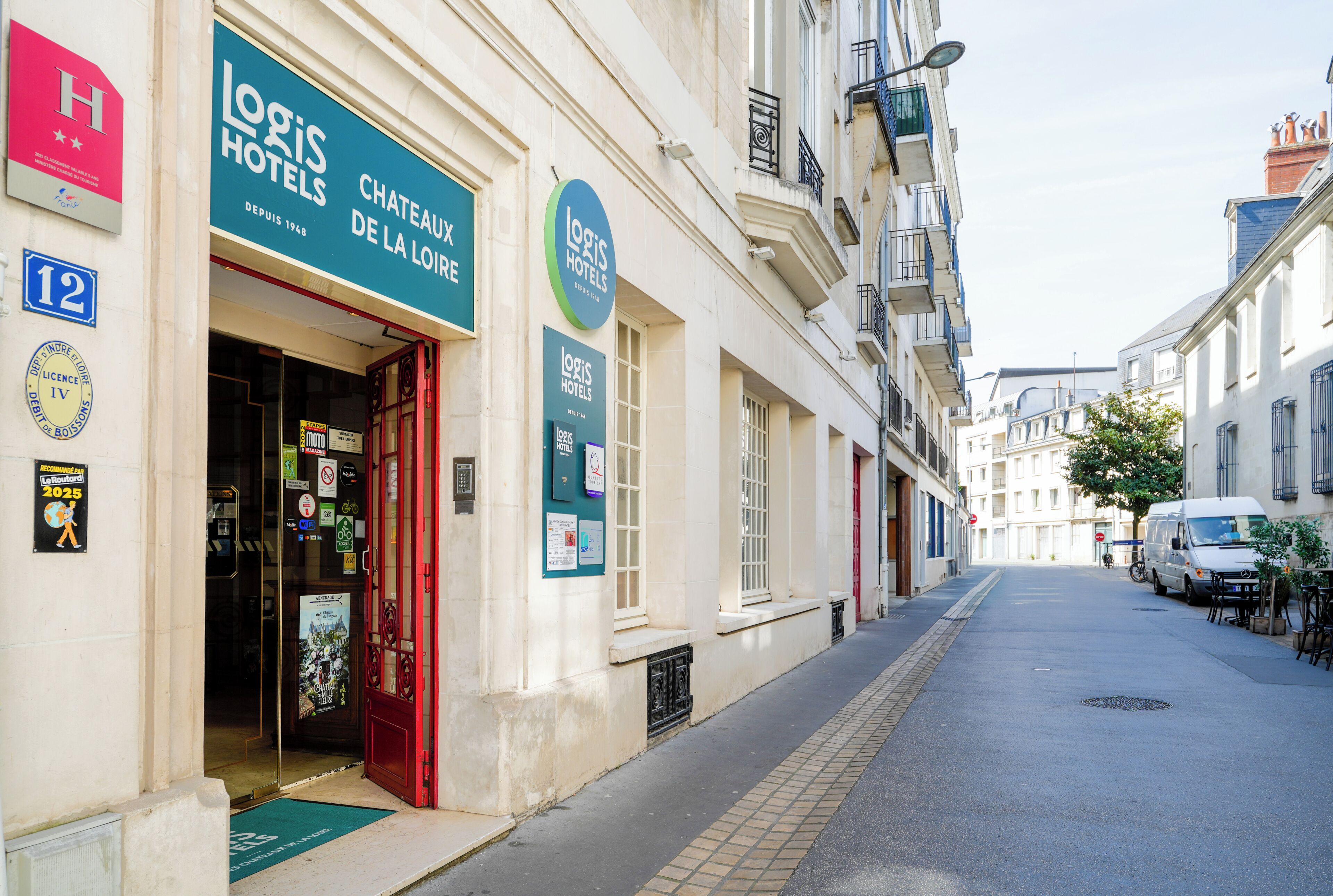 숙박 시설 정면