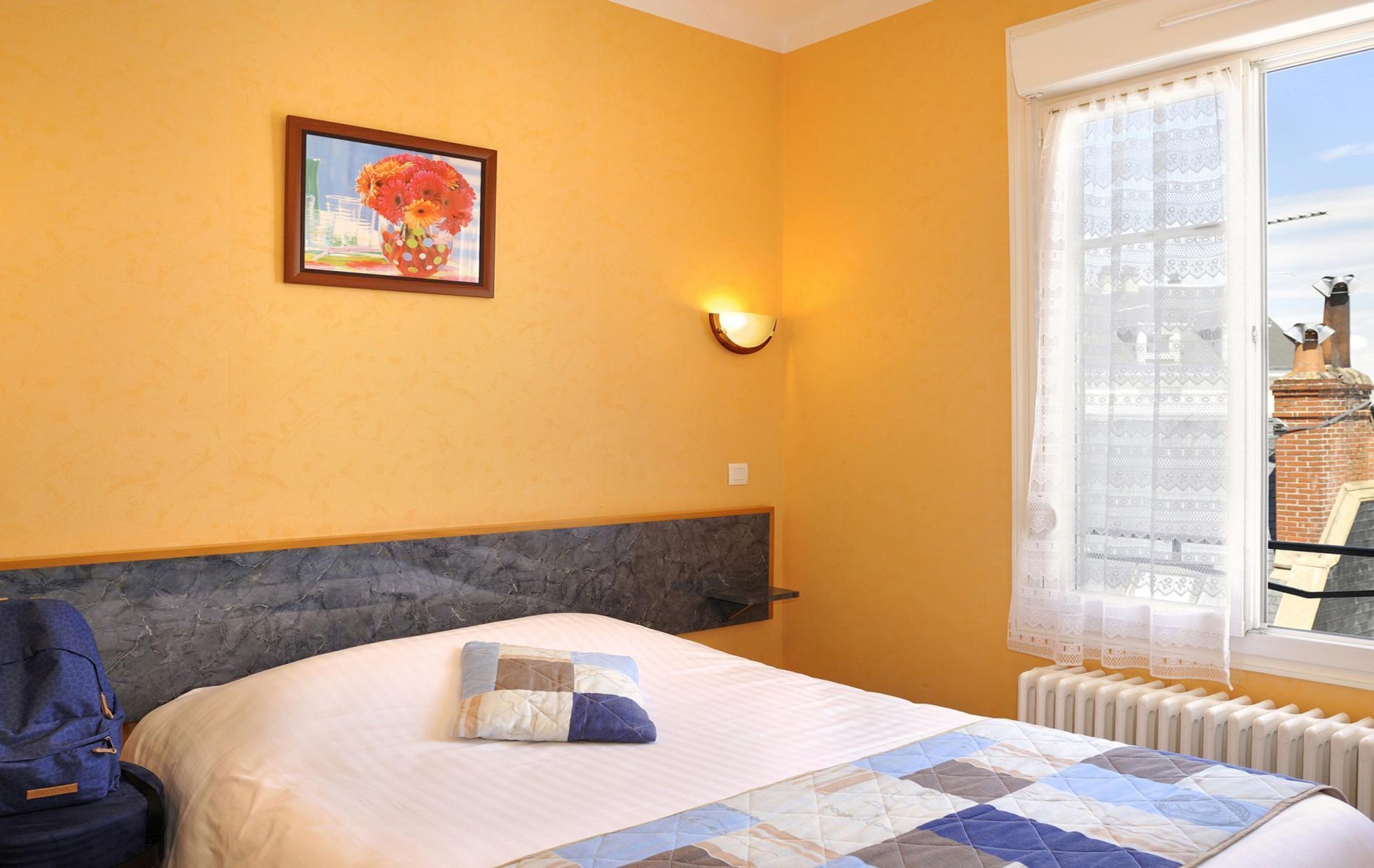 economy double room | in-room safe, desk, soundproofing, free wifi