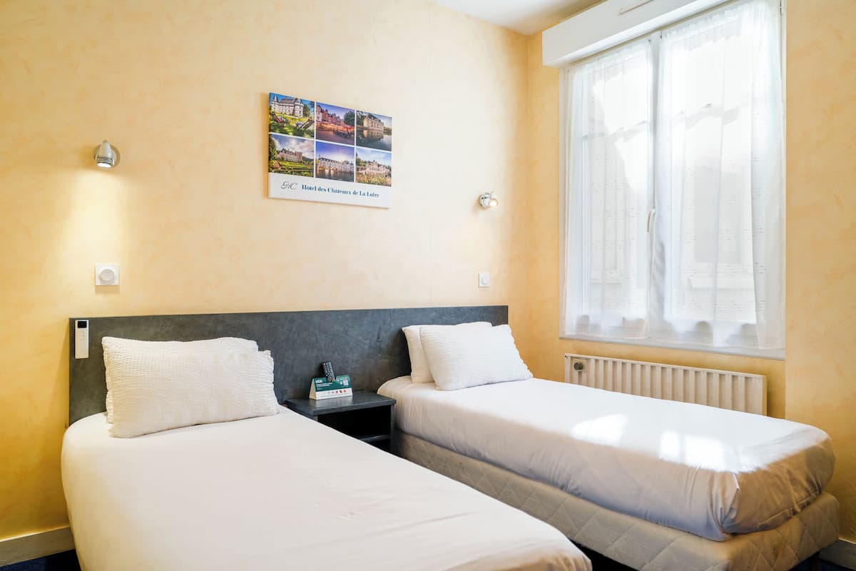 Family Room | In-room safe, desk, soundproofing, free WiFi