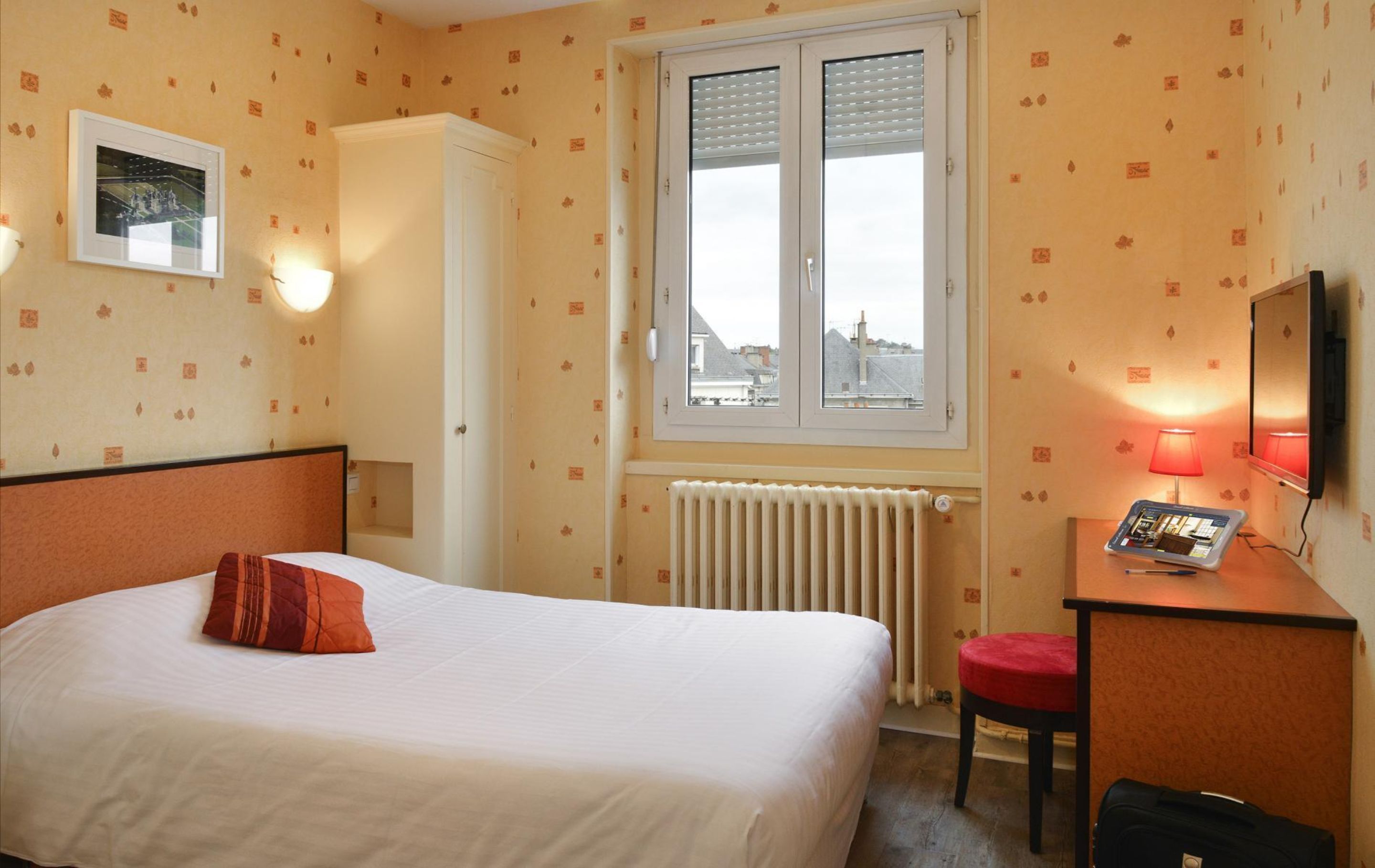 economy double room | in-room safe, desk, soundproofing, free wifi