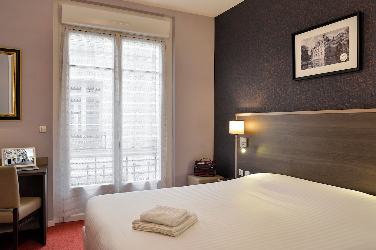 superior double room | in-room safe, desk, soundproofing, free wifi