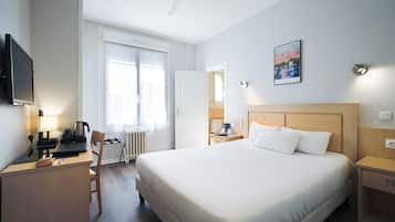 Quarto casal superior | Cofres nos quartos, escrivaninha, quartos à prova de som