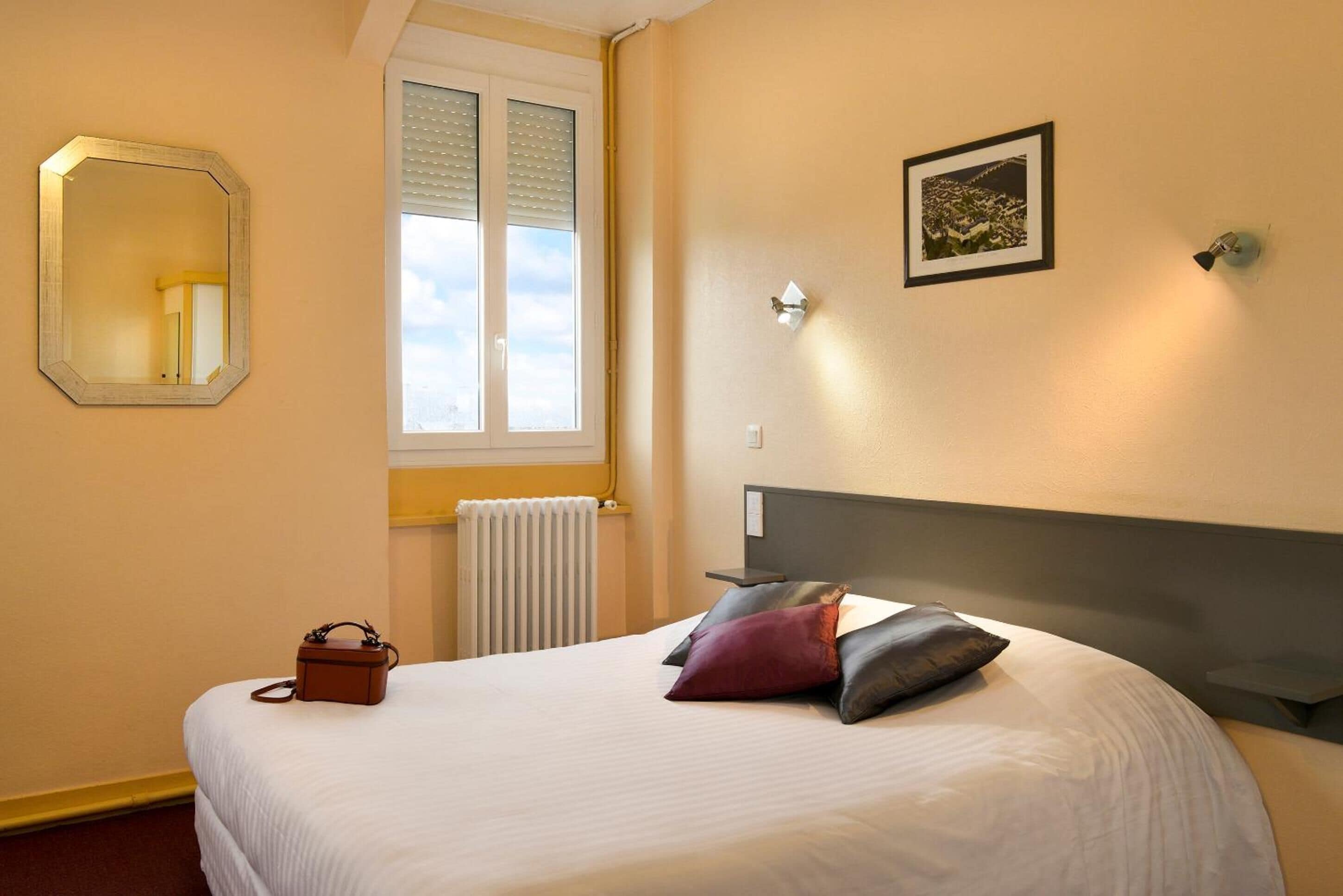 economy double room | in-room safe, desk, soundproofing, free wifi