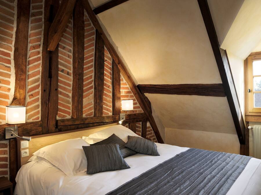 Minibar, desk, free cots/infant beds, free WiFi