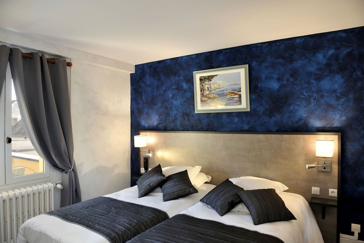 Minibar, desk, free cots/infant beds, free WiFi