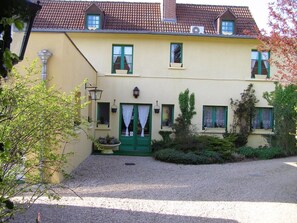 Exterior - Auberge à la Tête de Lard (La Ferte-Imbault)