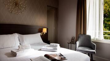 In-room safe, individually decorated, desk, soundproofing