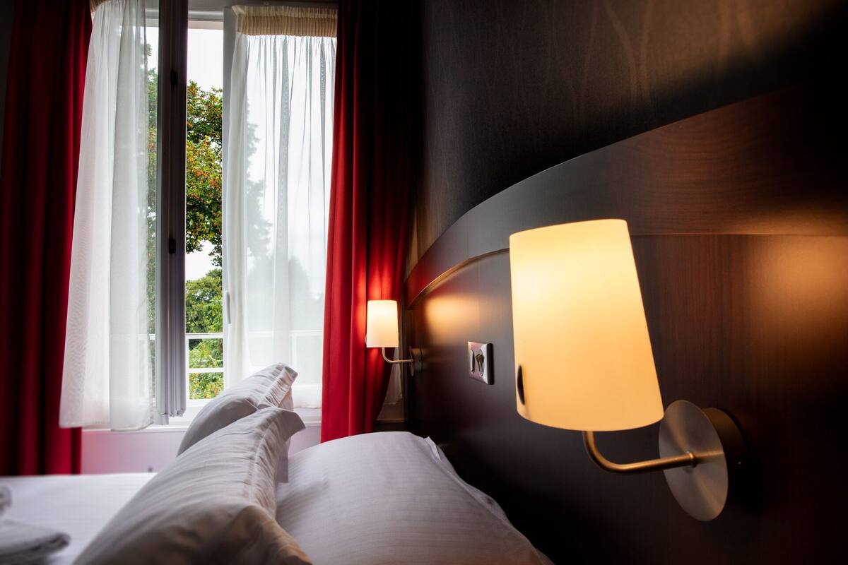 in-room safe, individually decorated, desk, soundproofing