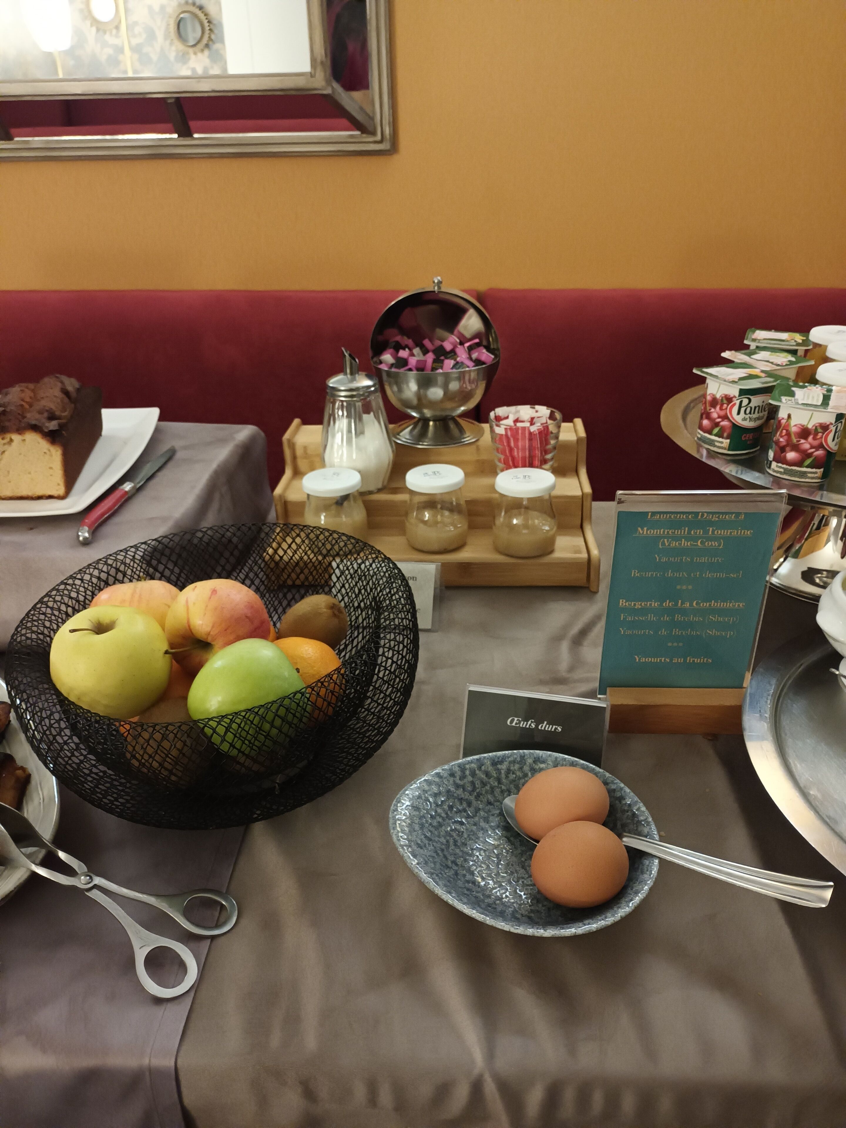 Buffet breakfast on weekends (EUR 17 per person)