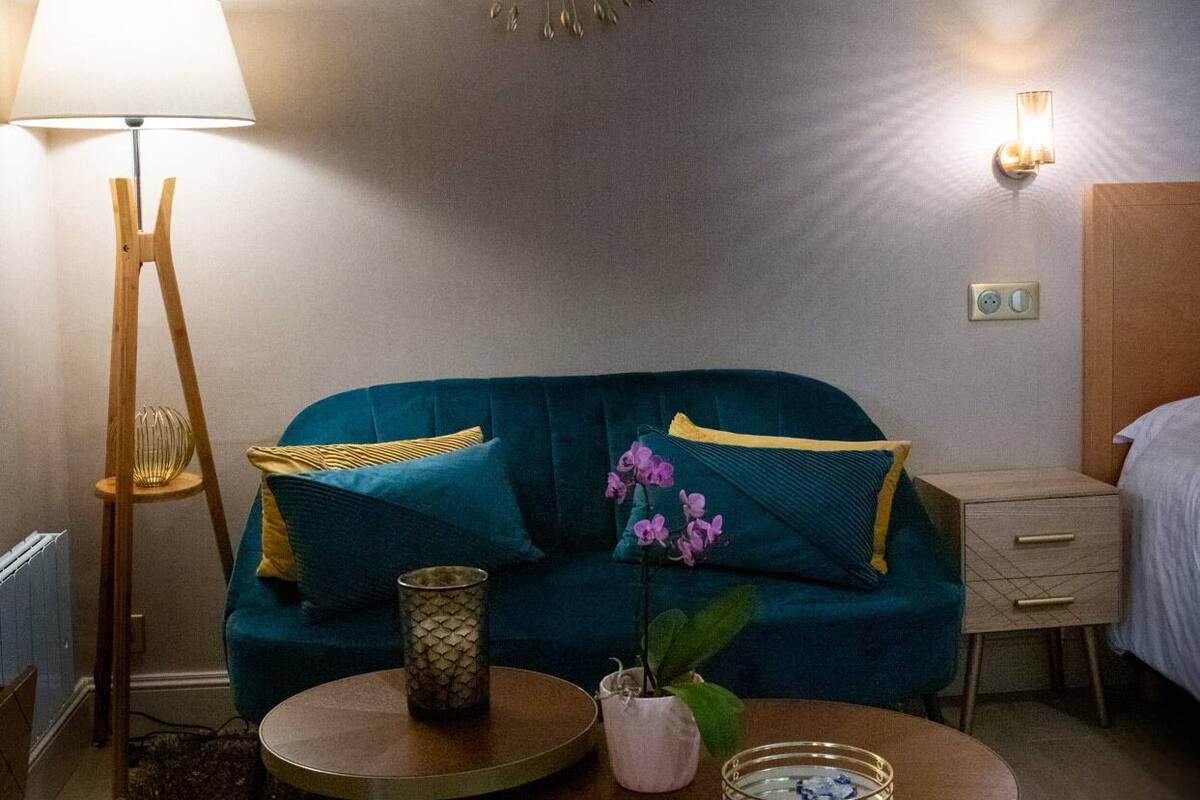 in-room safe, individually decorated, desk, soundproofing