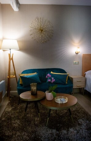 Két bảo mật tại phòng, trang trí khác biệt, bàn, phòng cách âm 