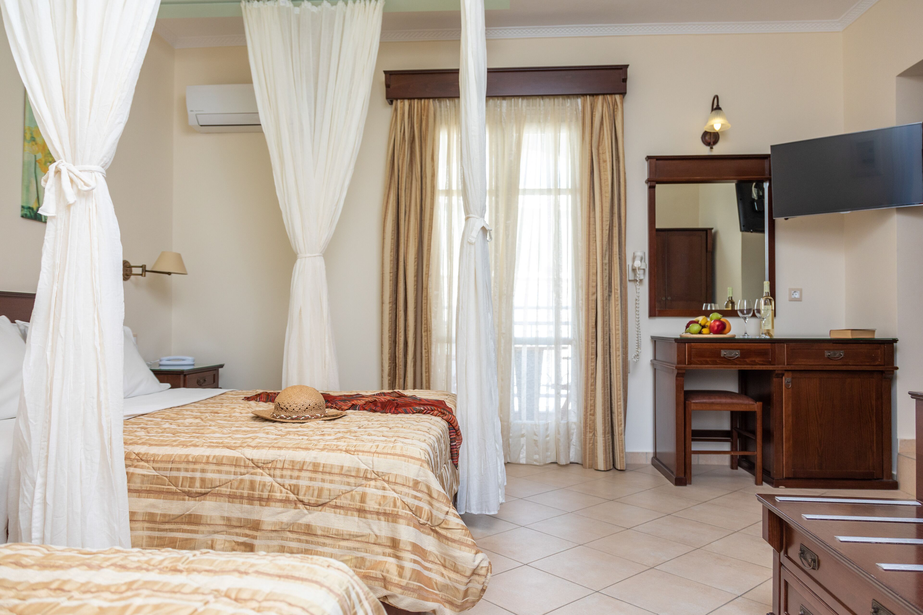 premium bedding, in-room safe, free wifi