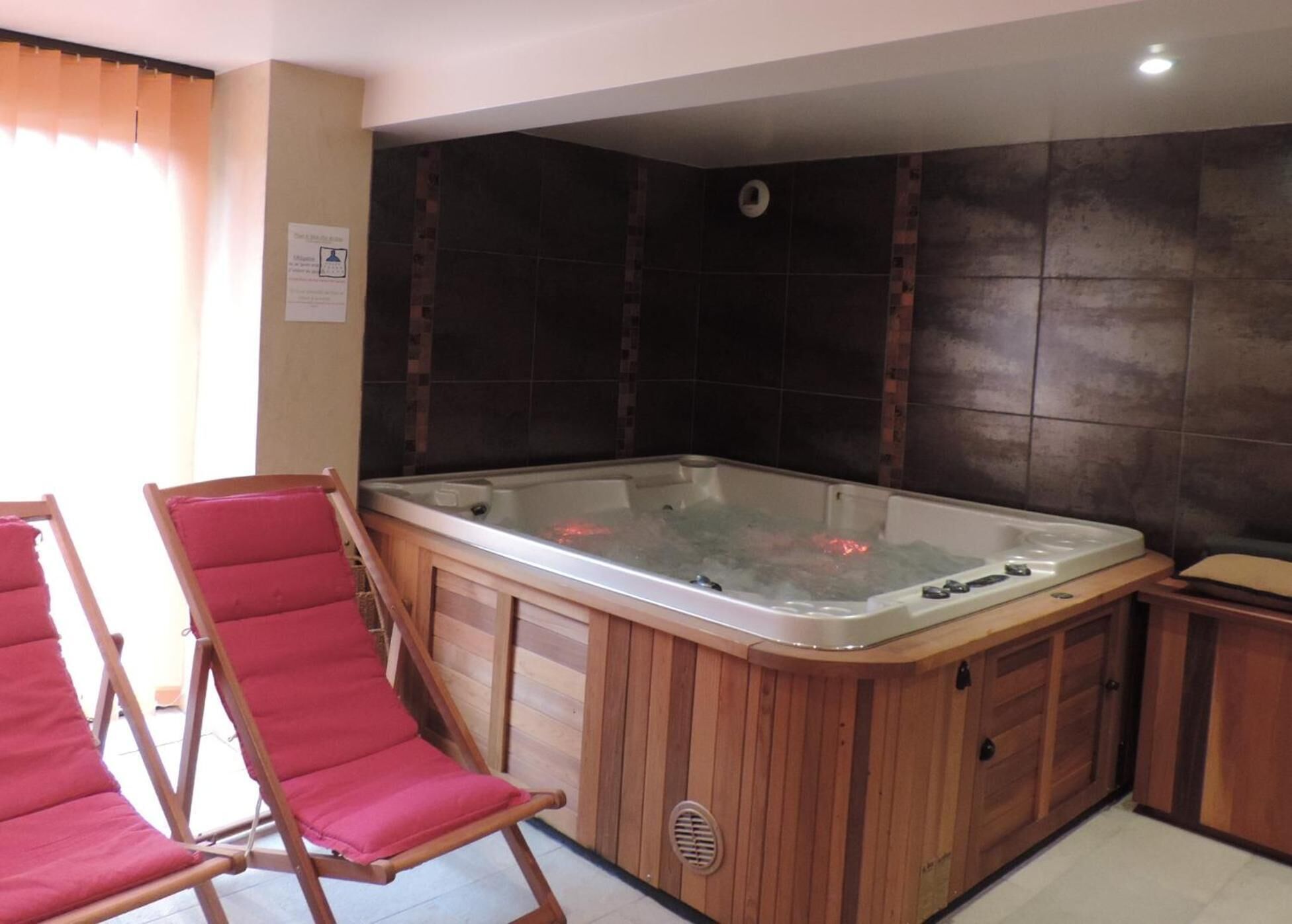 sauna, hot tub, body treatments, facials, massages