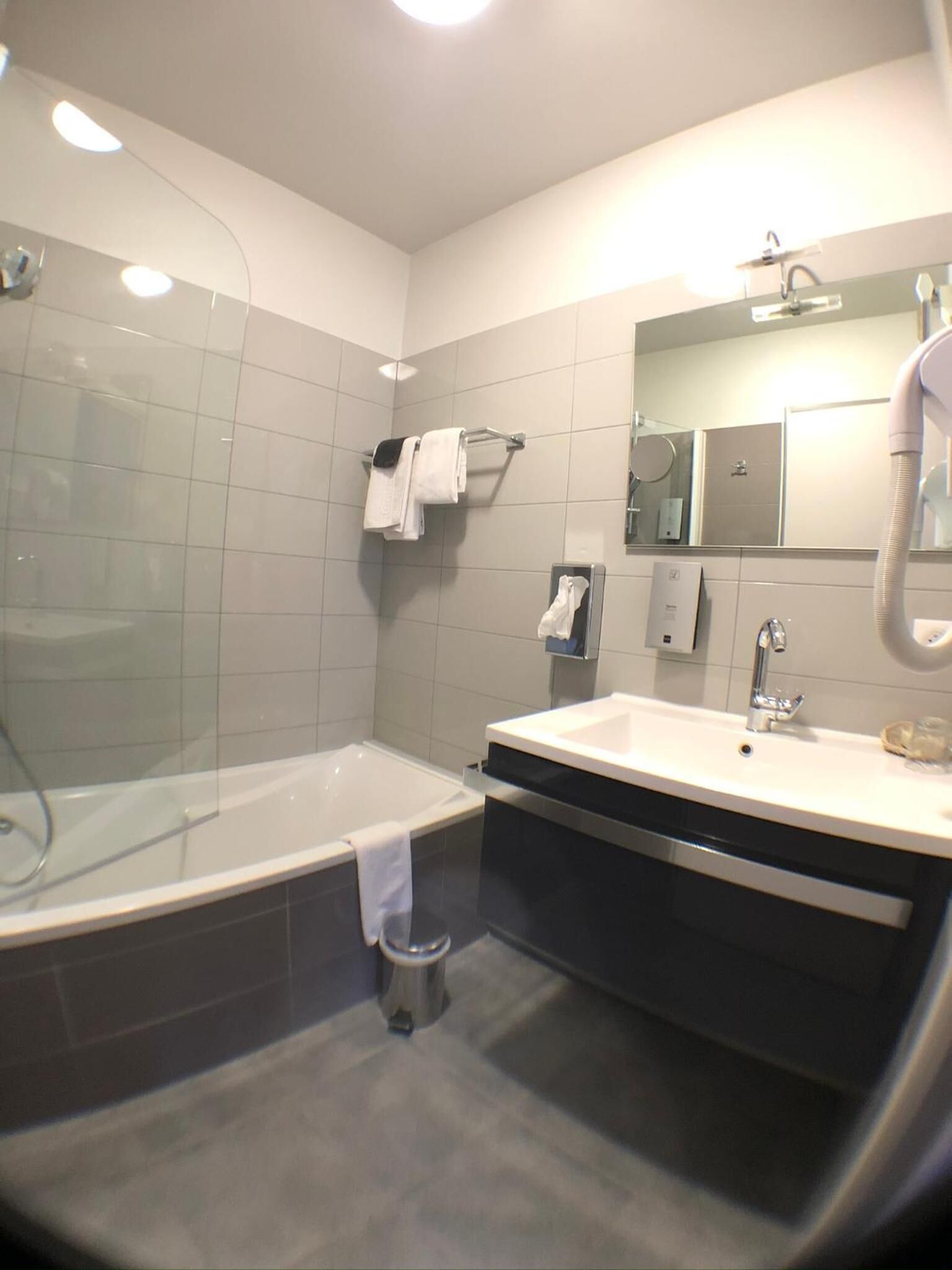 superior double room | bathroom | free toiletries, hair dryer, towels