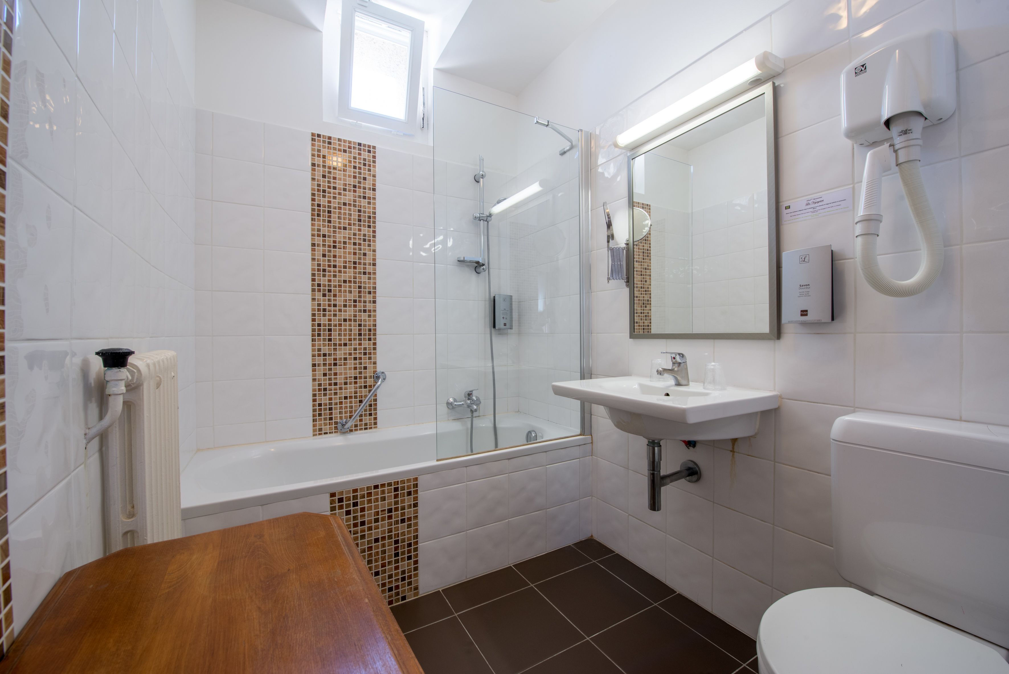 free toiletries, hair dryer