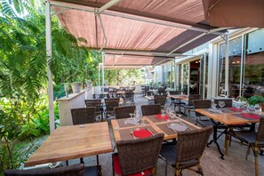 Terrace/patio - Les Voyageurs (Tournon-d'Agenais)