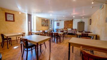 Desayuno continental (EUR 7.00 por persona)