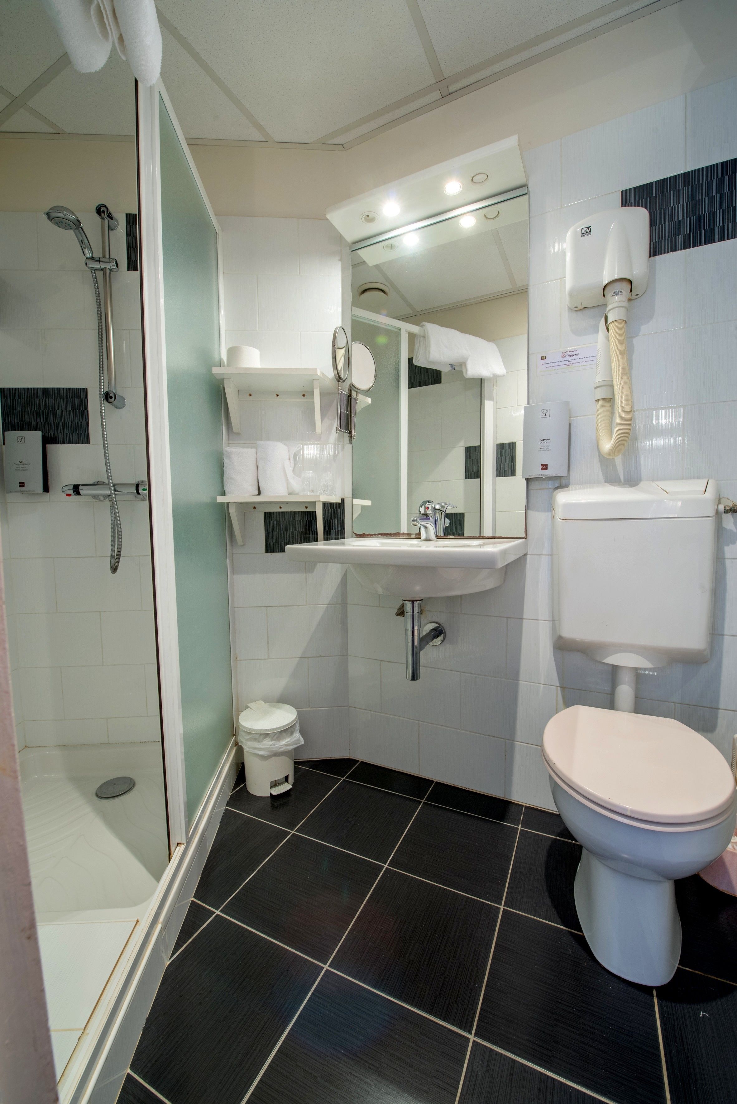 free toiletries, hair dryer