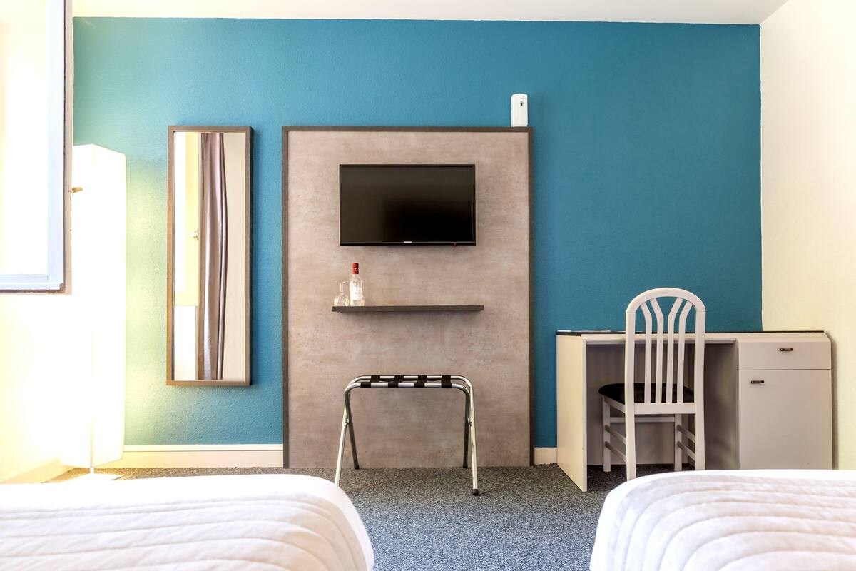 Double Room, Pool View | In-room safe, desk, iron/ironing board (on request), WiFi (free)