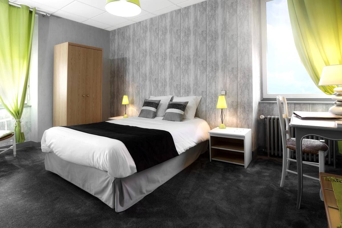 Desk, free WiFi, bed sheets