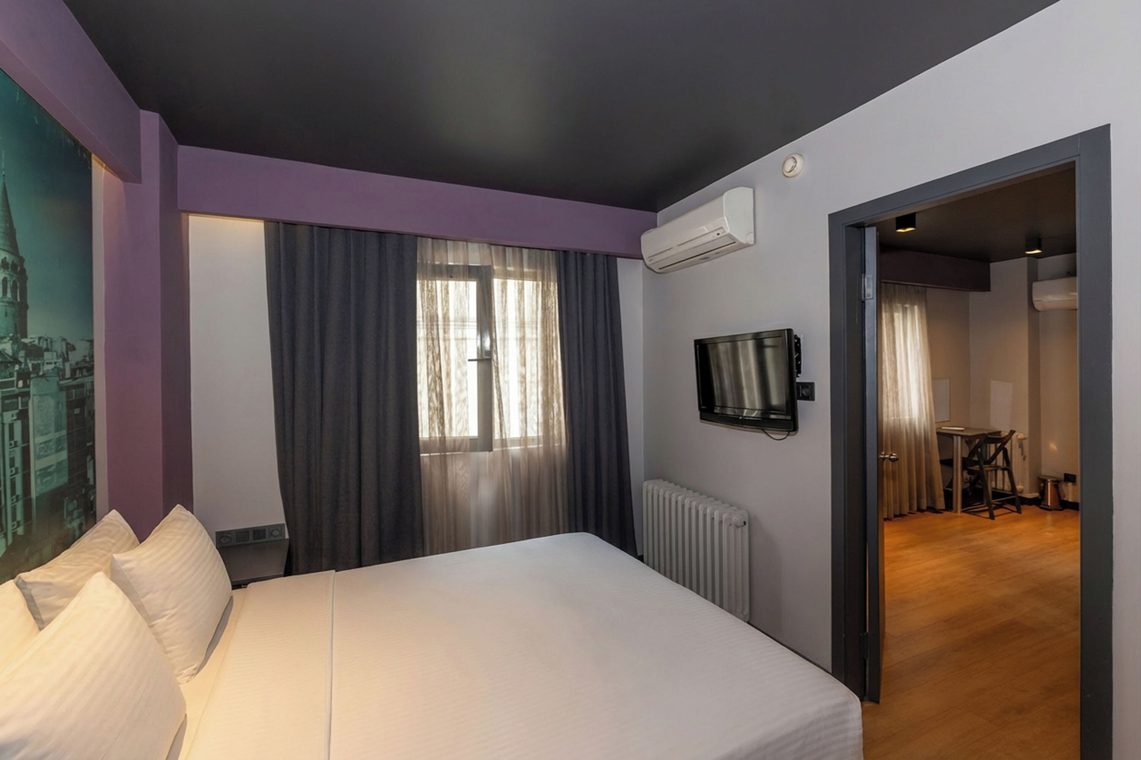 Superior Family Room | Minibar, in-room safe, desk, soundproofing