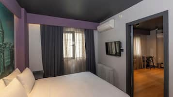 Superior Family Room | Minibar, in-room safe, desk, soundproofing