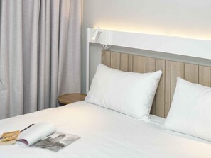 Junior Room, 1 Double Bed | Desk, blackout drapes, soundproofing, iron/ironing board - Ibis Annecy Cran Gevrier Hotel (Annecy)