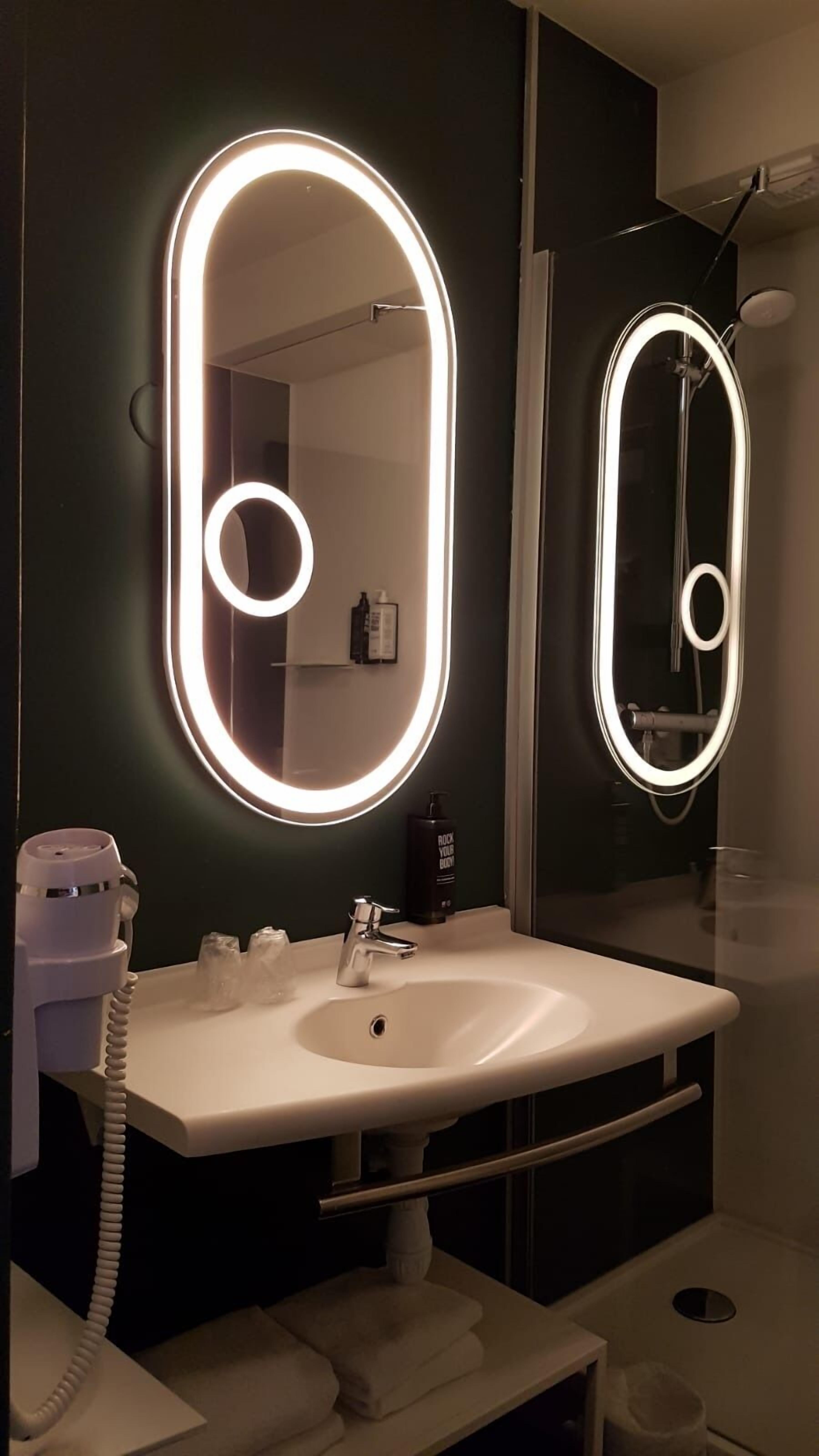 shower, eco-friendly toiletries, towels, soap