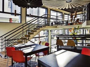 Café da manhã com buffet todos os dias mediante uma taxa