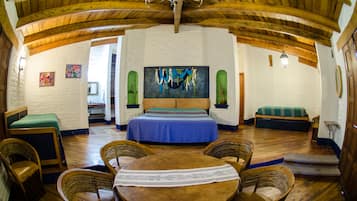 Junior suite, open haard | Een laptopwerkplek, gratis wifi, beddengoed