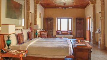 Thar Haveli | Minibar, in-room safe, desk, blackout curtains